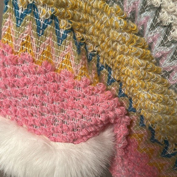 NWOT Snow Bunny Bohemian Faux Fur Trim Poncho - Picture 11 of 12